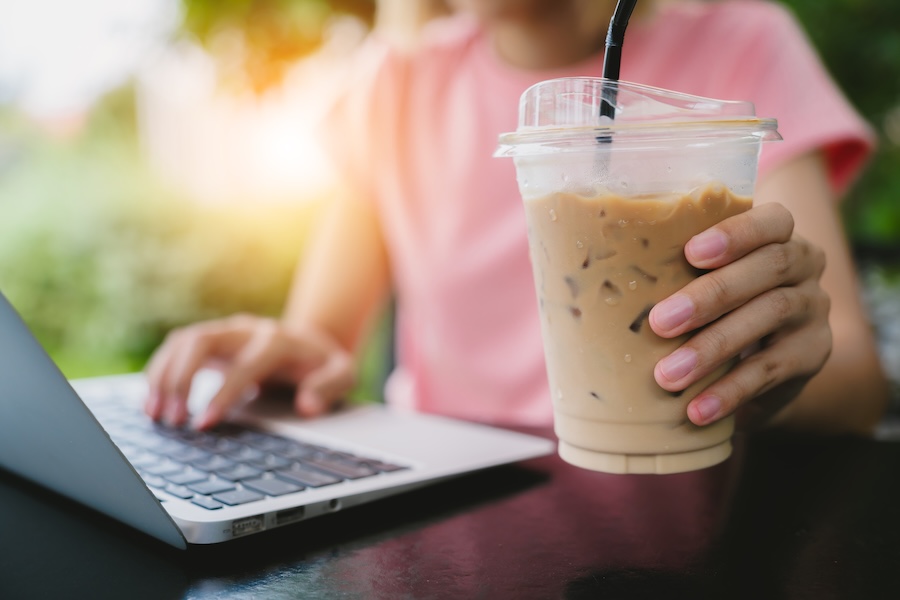 habits that can damage your teeth like drinking sugary drinks
